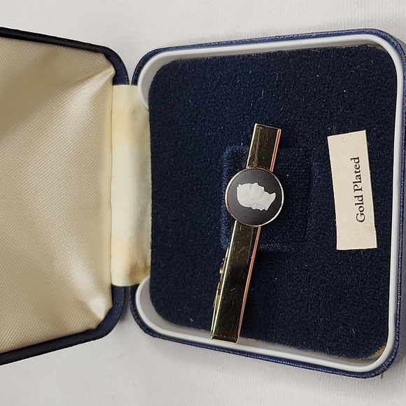 Vintage Wedgwood white/black Jasperware Tie clip 14k Gold Plated - Picture 5 of 5